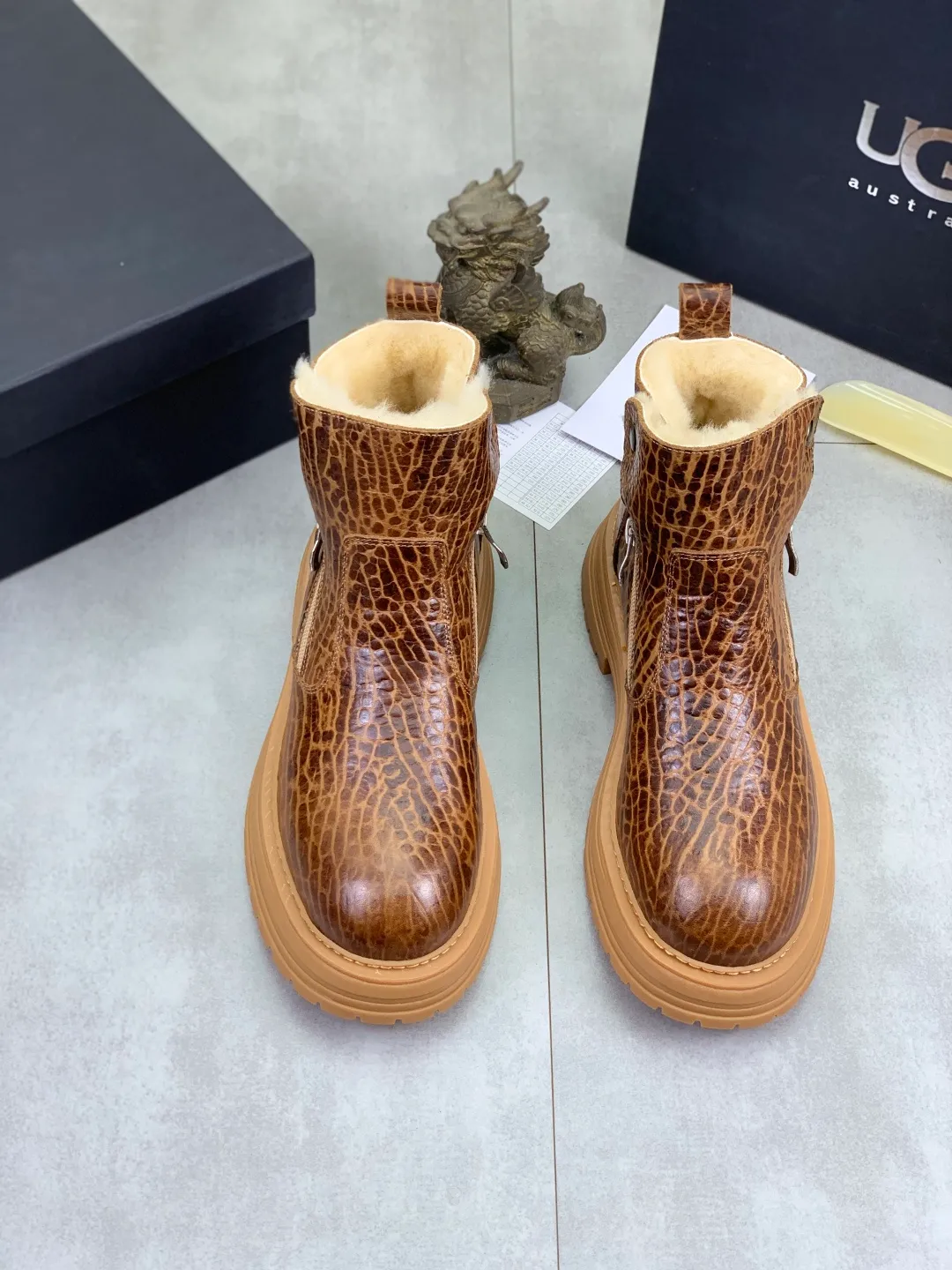 Men's men's shoes 💰P660 New arrival 🆕🆕🆕 IUGGI Men's British retro Martin boots Winter new men's outdoor hiking boots First layer of cowhide on the outside and wool on the inside Comfortable and warm Rubber sole sole Non-slip and firm Trendy and fashionable Casual and versatile Size: 38-44 (45 customized) Color: three colors